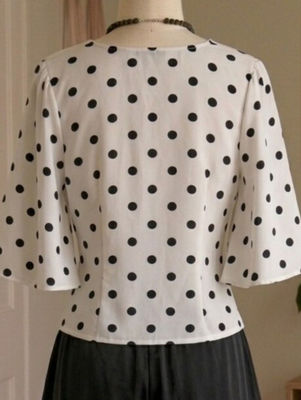 ​Polka Dot Tie-Front V-Neck Blouse Boho Chic Flounce Sleeve Top Medium - Picture 2 of 10